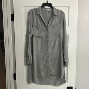 Chelsea & Violet Gray Long Sleeve Shirt Dress
